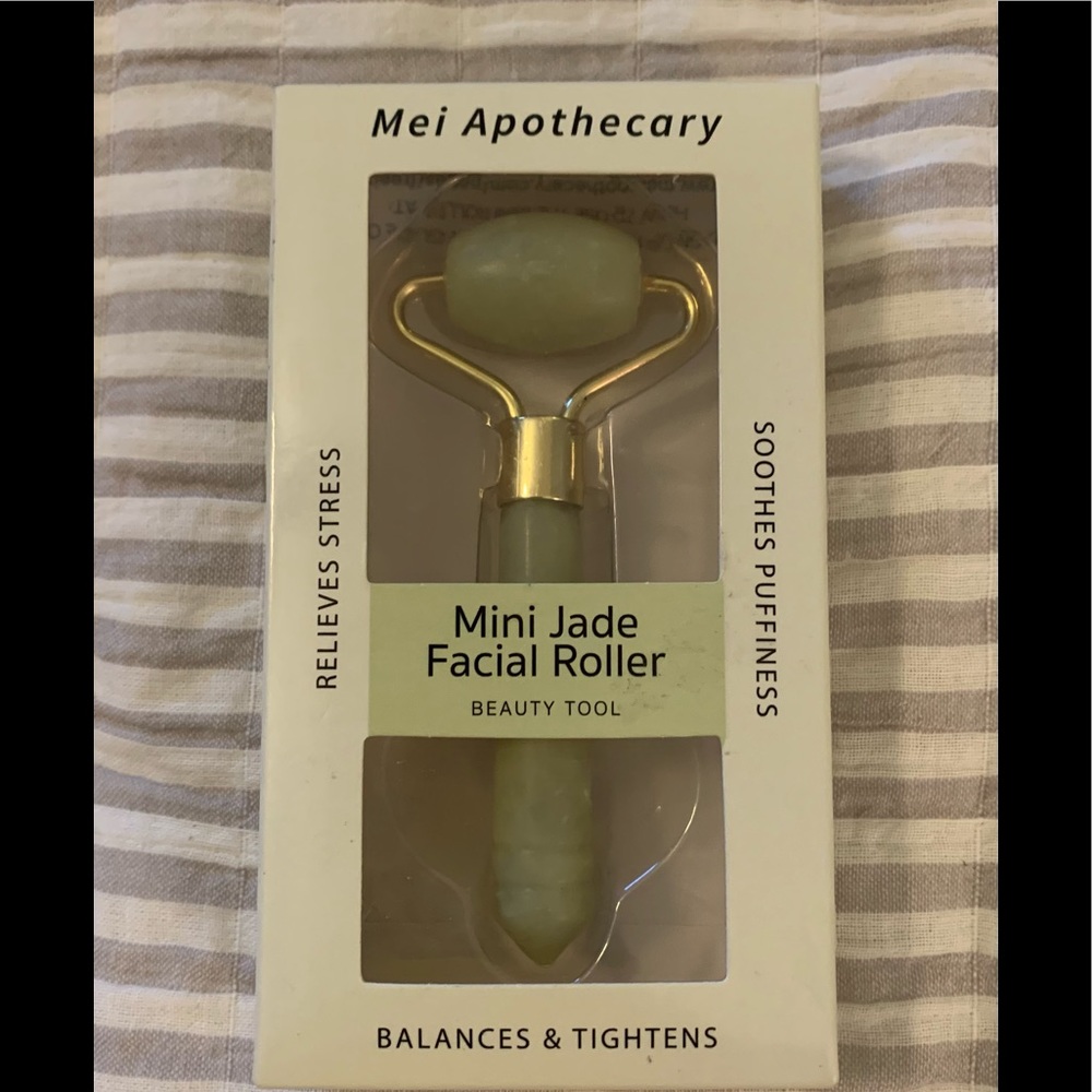 New Mei Apothecary Mini Jade Facial Roller